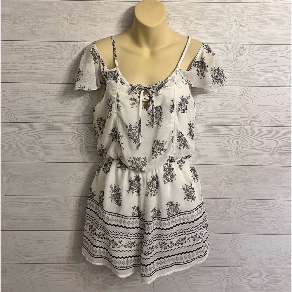 Trixxi Women’s Black White Chiffon Floral Romper Dress. Size S